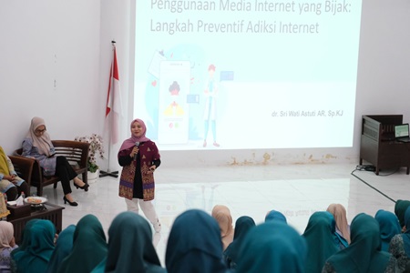 Tingkatkan Kecerdasan Menggunakan, TP PKK Makassar Gelar Sosialisasi Literasi Digital