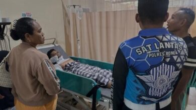 Bantu Warga Korban Sengatan Listrik Dua Personel Lantas Polres Bone Dapat Pujian