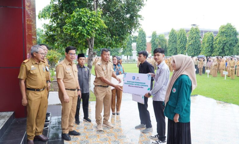 Bupati Andi Utta Lepas 20 Mahasiswa Dhuafa Program Beasiswa KIP tahun 2024