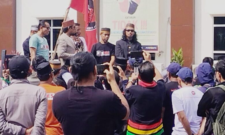 Koordinator Forbes Anti Narkoba Bone Mengaku Ditawari Uang Rp1.5 Miliar Agar Tak Kawal Sidang John Terdakwa Kasus Narkotika