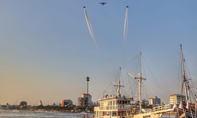 Pesawat Boeing 737-200 milik Skadron Udara 5 Lanud Sultan Hasanuddin Hibur Pengunjung F8 Makassar