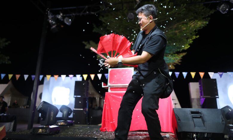 Aksi Sulap Arigato Magic, Hibur Pengunjung Zona 5 Makassar F8