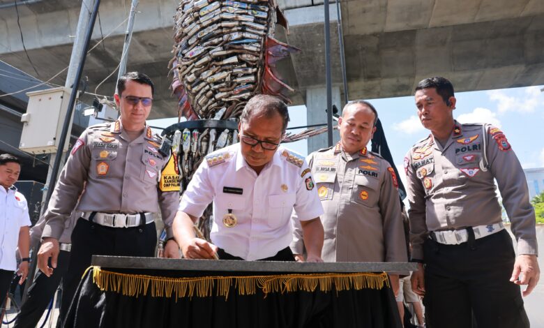 Danny Pomanto Resmikan Tugu Ikan Knalpot Brong di Fly Over