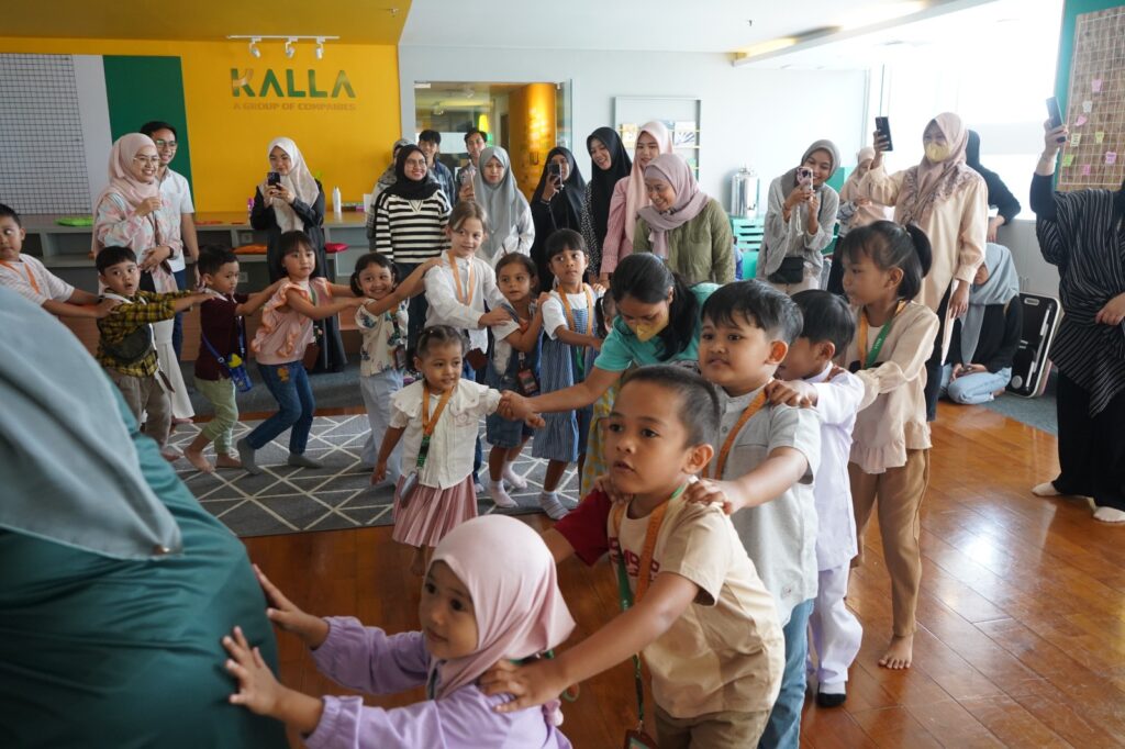 Keseruan Hari Anak Nasional di KALLA, Berkunjung ke Tempat Kerja Orang Tua hingga Ikut Lomba Mewarnai