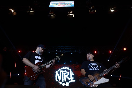 Band NTRL Serukan Perdamaian di Makassar F8