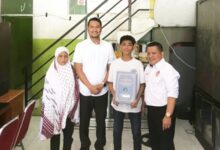 Andi Seto Tebus Ijazah Warga Ballaparang Disambut Penuh Haru