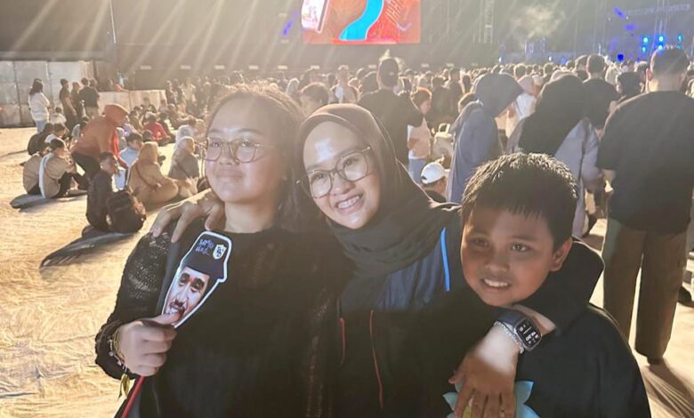 Bersama Milenial dan Gen Z, Balon Wakil Wali Kota Makassar RML Ikut Meriahkan Konser Sheila On 7
