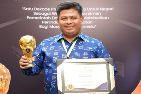 Pemkab Bulukumba Terima UHC Awards 2024