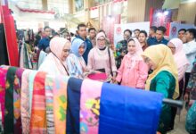 Indira Dampingi Iriana Jokowi Dalam Bimtek Hortikultura dan Tinjau Produk Kerajinan di Makassar