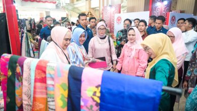 Indira Dampingi Iriana Jokowi Dalam Bimtek Hortikultura dan Tinjau Produk Kerajinan di Makassar