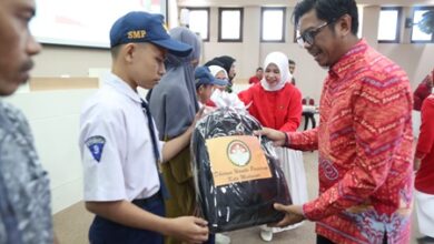 Firman Pagarra Apresiasi DWP Makassar Atas Kepeduliannya Terhadap Pendidikan Anak Satgas Kebersihan