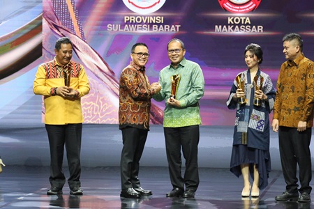 Danny Pomanto Meraih Pemimpin Daerah Award 2024 Berkat Inovasi Makassar Low Carbon City