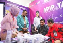 Pj Sekda Makassar Tinjau Booth Inovasi APIPTA dan Gammaranami di Pameran Latpimnas