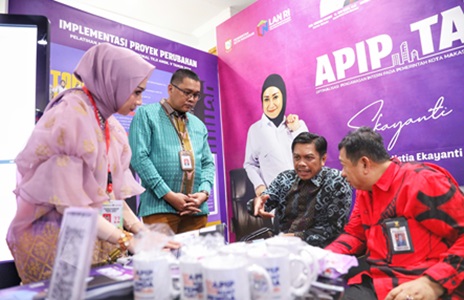 Pj Sekda Makassar Tinjau Booth Inovasi APIPTA dan Gammaranami di Pameran Latpimnas