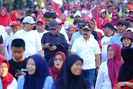 Lepas Rombongan Jalan Santai, Wakil Bupati Gowa Harap Tingkatkan Kebersamaan dan Persatuan