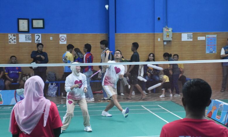 Rutin Jogging dan Senam, Pasangan Bakal Calon Wali Kota/Wakil Wali Kota Makassar Sehati Juga Piawai Bermain Bulutangkis