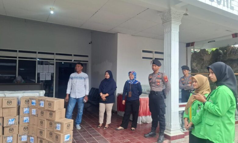 Logistik Pilkada Tiba di Kantor KPU Bone, Bawaslu Tingkatkan Pengawasan