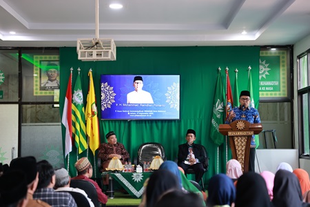 Bersama Pengurus Muhammadiyah, Danny Pomanto Salat Ashar Berjemaah di Pusat Dakwah Muhammadiyah Makassar