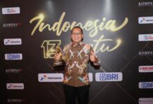 Danny Pomanto Terima Penghargaan dari Kompas TV sebagai Kota Terbaik Dalam Pelayanan dan Keterbukaan Informasi Publik