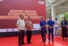 Dies Natalis ke-64 Teknik Unhas, Danny Pomanto Raih Alumni Award 2024