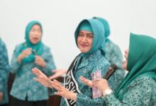 ndira Yusuf Ismail Kukuhkan 14 Ketua Pembina Posyandu Kecamatan Se-Kota Makassar