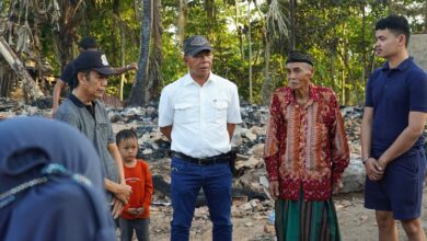 Kunjungi Korban Kebakaran di Desa Tamalanrea, Bupati Andi Utta Imbau Masyarakat Waspada