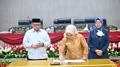 Sekprov Novalina Wakili Gubernur Teken Persetujuan APBD Perubahan 2024 Bersama DPRD Sulteng