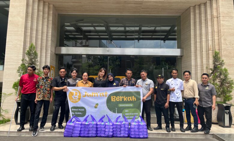 Hotel Royal Bay Makassar Meluncurkan Program Berbagi Makanan Jumat Berkah untuk Mendukung UMKM Lokal
