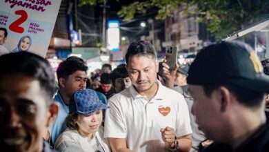 Pedagang dan Pengunjung Street Food Pasar Cidu Gembira Sambut Calon Wali Kota Andi Seto