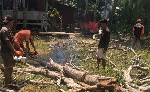 TRC BPBD Selayar Eksekusi Pohon Rawan Tumbang di Benteng