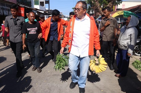 Kampanye di Pangkep, Danny Pomanto Blusukan ke Pasar Sentral