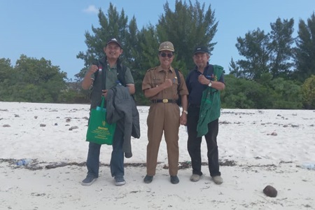 Kunjungi Desa Pesisir, Wabup Selayar Eksplorasi Wisata Pasir Putih Pantai Lambego