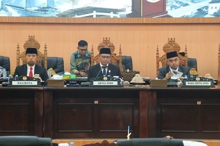 DPRD Makassar Tetapkan Pimpinan Defenitif dan Bentuk 9 Fraksi