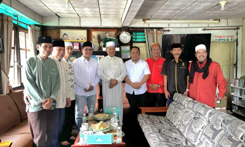 Sowan ke Pimpinan Ponpes DDI Mangkoso, AGH Farid Wajdi Beri Petuah kepada Danny Pomanto