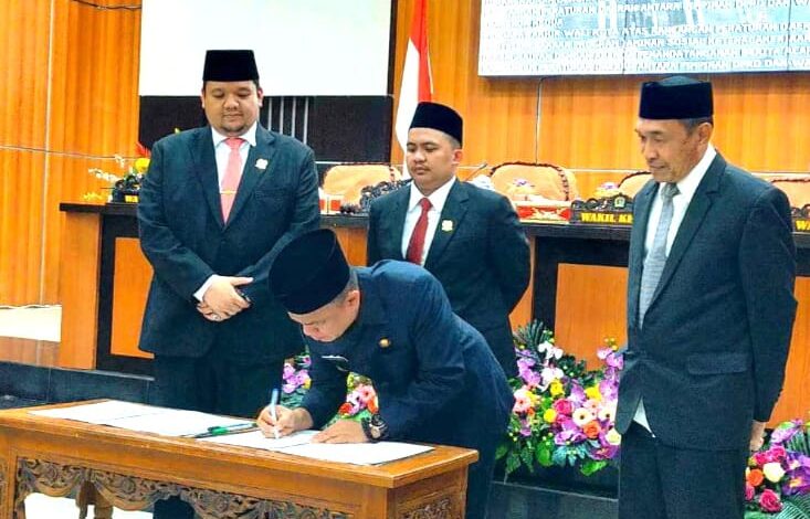 DPRD Kota Palu Gelar Rapat Paripurna Tentang Jawaban Wali Kota atas Pemandangan Umum Fraksi-fraksi