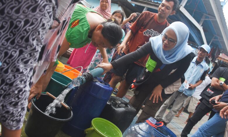 Rezki Mulfiati Lutfi Beri Bantuan Air Bersih Bagi Warga Tallo