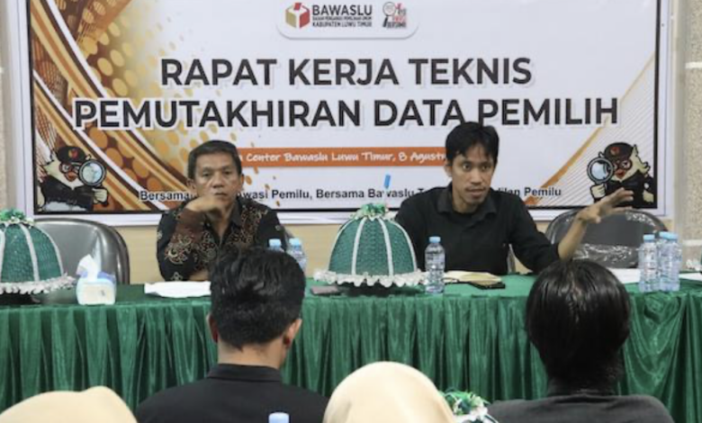 Bawaslu Luwu Timur menggelar konsolidasi data hasil pengawasan pada tahapan pemutakhiran dan penyusunan daftar pemilih.