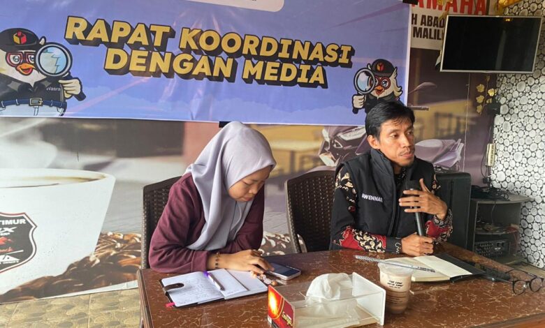 Ketua Bawaslu Luwu Timur, Pawennari Rapat koordinasi awak media cetak dan elektronik yang ada di Kabupaten Luwu Timur.