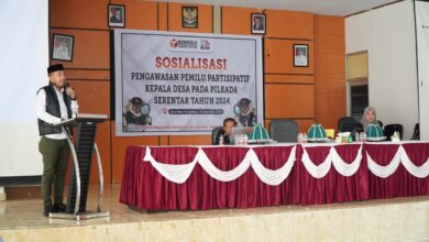 Kegiatan sosialisasi pengawasan pemilu partisipatif pada Pilkada 2024 dengan melibatkan para Kepala Desa se-Kabupaten Luwu Timur, di Aula Dinas Pendidikan ini pada Rabu (20/11/2024).