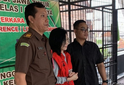 Kejati Jatim Pindahkan Tersangka Suap Meirizka Widjaja Ibunda Ronald Tannur ke Kejagung