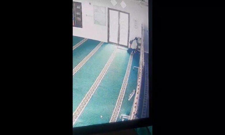 Seorang Pria Mencuri Celengan Masjid Al Ikhlas, Prima Griya Sempat Laksanakan Salat