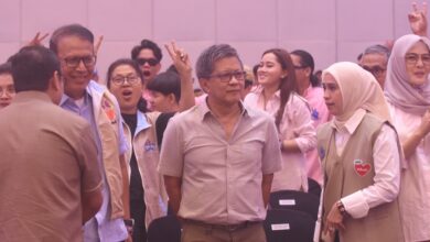 Rocky Gerung Duduk di Barisan Pendukung Seto-Rezki dalam Debat Publik Pilwalkot Makassar