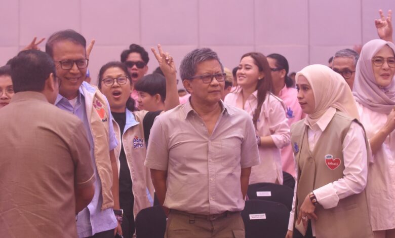 Rocky Gerung Duduk di Barisan Pendukung Seto-Rezki dalam Debat Publik Pilwalkot Makassar