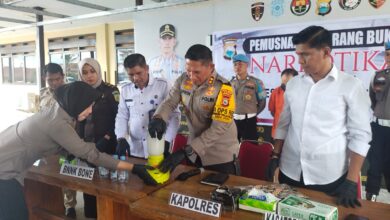 Polres Bone Musnahkan Barang Bukti 12 Paket Sabu Ukuran Besar dari Jaringan Internasional