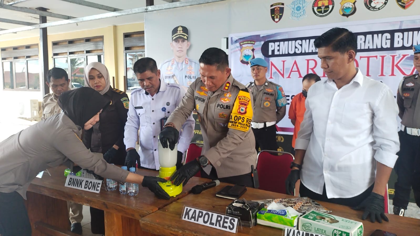 Polres Bone Musnahkan Barang Bukti 12 Paket Sabu Ukuran Besar dari Jaringan Internasional