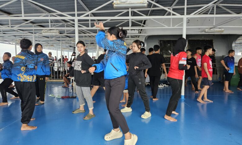 Karateka Inkanas Sulsel Berlatih di Atas KM Dharma Kencana VII