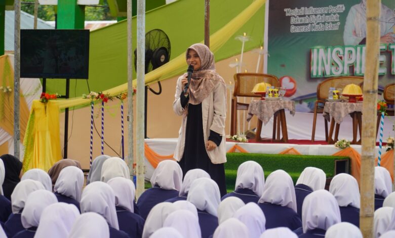 MHQ Hadirkan Influencer Sherly Annavita Berbagi Inspirasi Kepada Santri