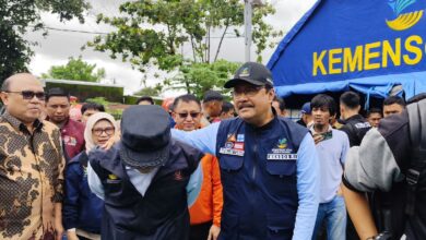 Mensos RI Kunjungi Dua Lokasi Pengungsian Di Manggala