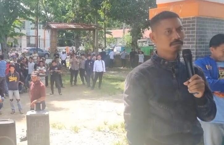 Ancam Duel Dengan Lurahnya, Camat Barebbo Hj Faidah Terancam Di Lapor ke Polisi