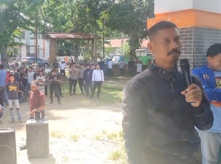 Ancam Duel Dengan Lurahnya, Camat Barebbo Hj Faidah Terancam Di Lapor ke Polisi